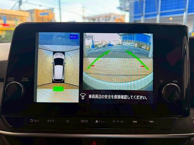 【パノラミックビューモニター】専用のカメラにより、上から見下ろしたような視点で360度クルマの周囲を確認することができます☆死角部分も確認しやすく、狭い場所での切り返しや駐車もスムーズに行えます。