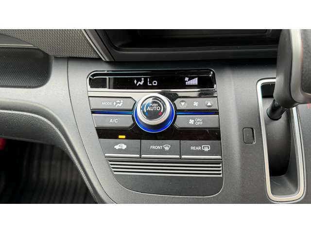 【AUTOエアコン】ボタン一つで温度調整も楽々できます！