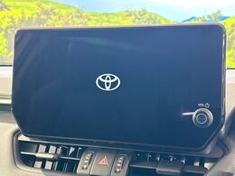 【10.5インチナビ】高級感とインパクトのある大画面ナビを装備。各種オーディオ操作はもちろん、スマホ連携もできる利便性の高いナビです♪