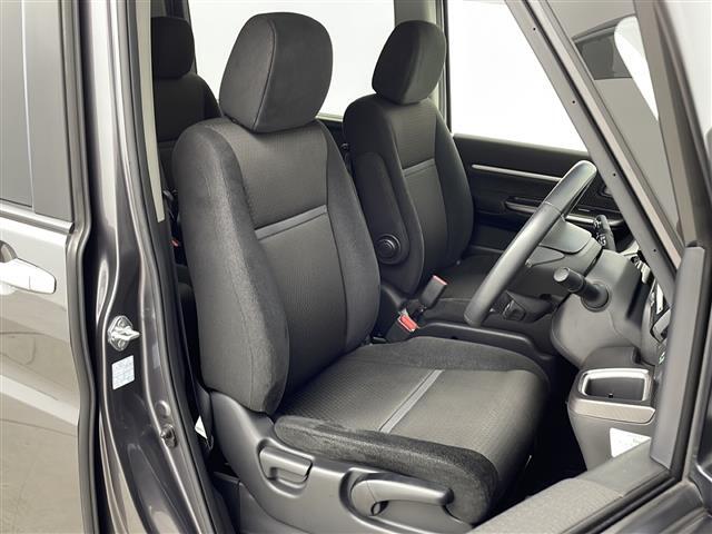 【運転席】座り心地が良いシートなので長時間の運転でも快適にお過ごしいただけます。新品のフロアマットのご注文も可能です。掲載箇所以外にご希望の写真がございましたらお気軽にお問い合わせ下さい。