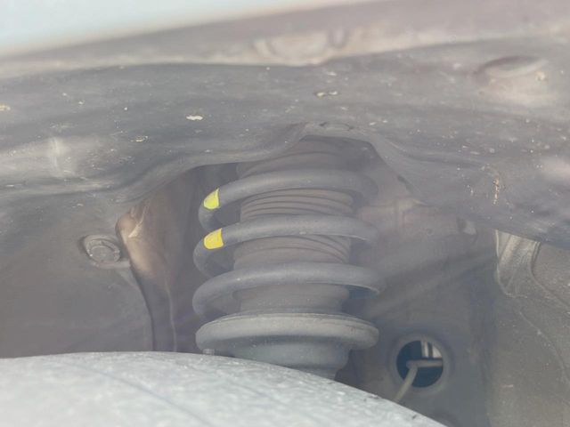 お車を安心してお乗りいただく為には、足回りの定期点検が欠かせません。サービスサポート（有償保証）では無料点検もご提供しており、安心のカーライフをお過ごしいただけるサポート体制が整っています。