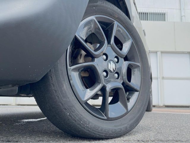 【16インチアルミホイール】外観にマッチしたアルミホイールを装着しております。各種アルミホイールや、スタッドレスタイヤも取扱いしております。是非ご相談ください♪
