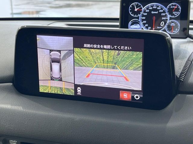 【360°ビューモニター】専用のカメラにより、上から見下ろしたような視点で360度クルマの周囲を確認することができます☆死角部分も確認しやすく、狭い場所での切り返しや駐車もスムーズに行えます。