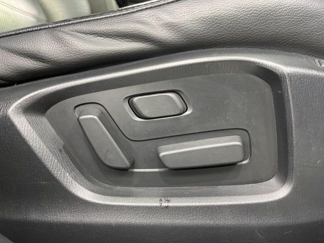 【パワーシート】スイッチ一つで簡単にシートの微調整が可能！電動だから力もいりません！快適なシートポジションにセットして、快適なドライブをお楽しみください。