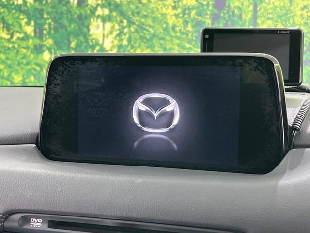 【マツダコネクトナビ】車内の雰囲気にマッチした一体型タイプのナビ。各種車輌設定やBluetooth再生等、様々な機能が楽しめます。直感的なダイヤル操作が可能で、使い勝手も良好です。