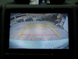 バックカメラの画像です。ガイドラインがスムースな車庫入れをサポートいたします！車庫入れの安心感がアップしますね☆