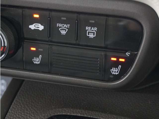 ◆シートヒーター装備◆寒い季節にピッタリなのが、このシートヒーター！寒い季節もシートヒーターが体を温めてくれます。寒い季節もドライブが楽しくなります。