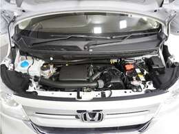 ◆エンジンルーム◆車の心臓部分のエンジンルームが汚いとトラブルの基になります。当店は専用の液剤を使って徹底的に綺麗にします。