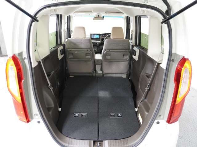 ◆リアシートを使用しない時はこの通り更に広々ラゲッジスペースの出来上がりです、たくさんの荷物が積み込み可能です！