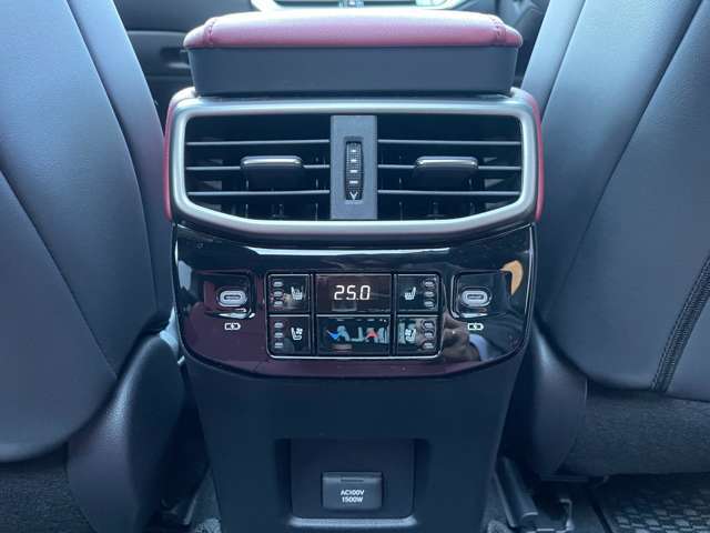 【買取車両ダイレクト販売】ガリバーが一般のお客様より直接買取させていただいた新鮮な車両もございます。ダイレクト販売だから新鮮さが違います。数ヶ月から1年間展示し続ける中古車専売店とは状態は全く別物です