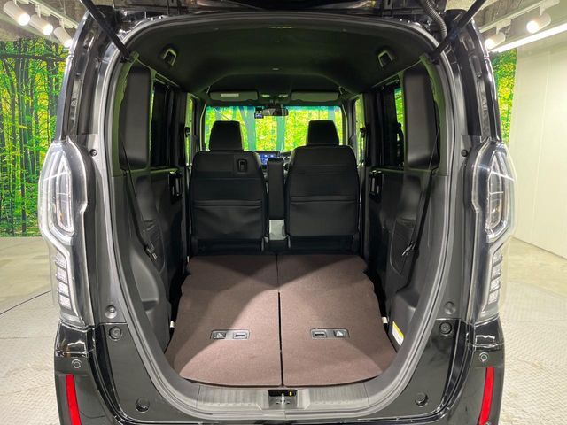 普段のお買い物や通勤、送迎等に十分な荷室スペースを確保しております。セカンドシートを倒すと、大きな荷物の積載も可能です♪