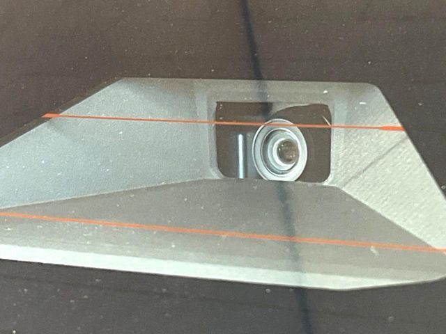 【トヨタセーフティセンス】走行中に前方の車両等を認識し、衝突しそうな時は警報とブレーキで衝突回避と被害軽減をアシスト。より安全にドライブをお楽しみいただけます。