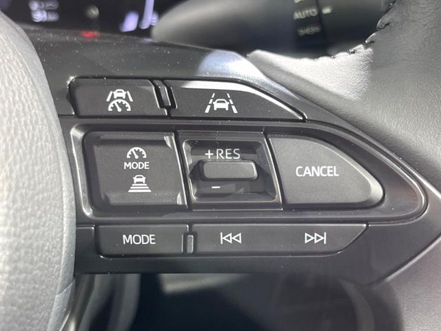 【レーダークルーズコントロール】高速道路での長距離走行が楽に！！自動で速度を保つクルーズコントロールが、衝突軽減システムと連携し、前方の車両を感知して車間を保つように速度調節してくれます！！