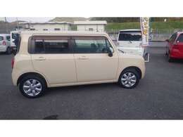 土佐市高岡町丁50番地1　天崎鍾乳洞トンネル北側のスズキの看板とたくさん並んだ車が目印の自動車整備・販売店です。掲載にない中古車も並べてあります