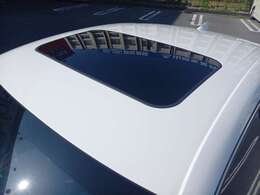 人気のサンルーフ装備♪