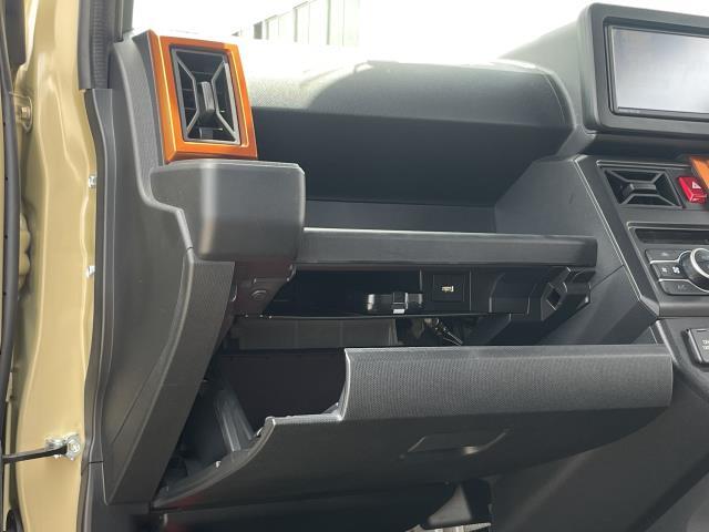 センタートレーとグローブボックス収納♪