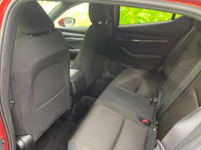 WECARSでは各商談席に大型モニターをご用意しております！見やすい大画面でゆったりと全国の在庫をご覧いただけます！是非ご来店お待ちしております！