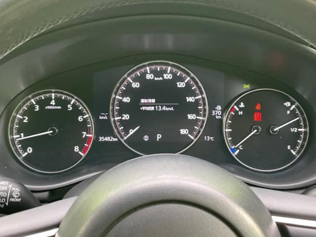 WECARSの展示場では実際に見て、触ってお車をお選びいただけます！知識の豊富な営業スタッフが様々なカーライフをご提案いたします！