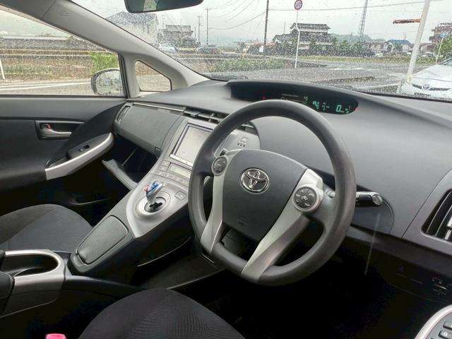 インテリに合わせたデザインのステアリングは、運転をされる方のことも考え、運転しやすい形状、大きさです！