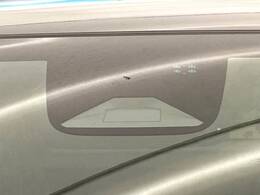 【ホンダセンシング】走行中に前方の車両等を認識し、衝突しそうな時は警報とブレーキで衝突回避と被害軽減をアシスト。より安全にドライブをお楽しみいただけます。