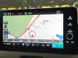 【9型ディスプレイオーディオ】お持ちのスマホやMP3プレイヤーとの無線接続で音楽再生が可能！コードで繋ぐわずらわしさも無く、手軽にお気に入りの音楽を楽しめます。