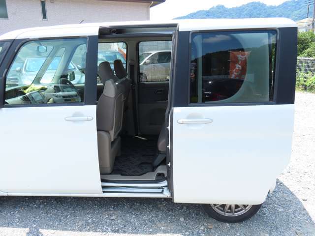 外装の洗車はもちろん、磨きも行い自信をもってご覧いただける状態です！