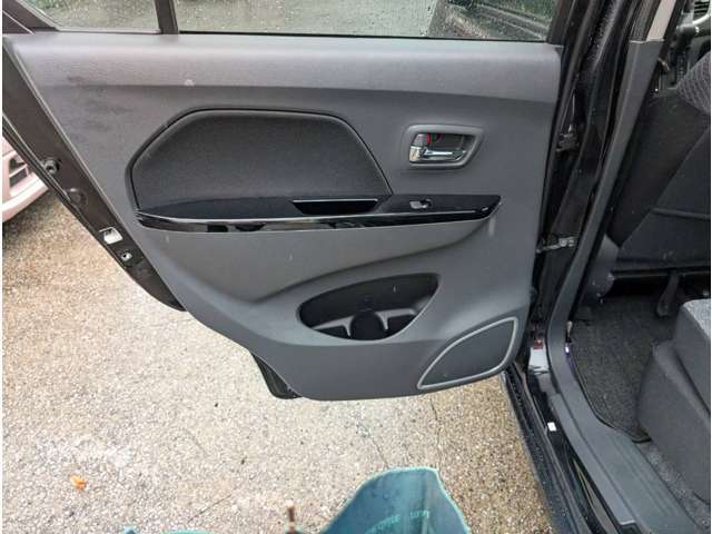 ドアの内張りもこの通り文句なしの状態です♪是非、現車確認にお越し下さい♪ご来店・お問合せの際はカーセンサーを見たとお伝え下さい♪
