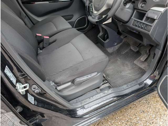 シート状態もこの通りとてもきれいです♪是非、現車確認にお越し下さい♪ご来店・お問合せの際はカーセンサーを見たとお伝え下さい♪