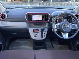 【　オ【インパネ全体】全方位で視界が広く、高い目線で運転もしやすいです！ートエアコン　】車内温度を感知して自動で温度調整をしてくれるのでいつでも快適な車内空間を創り上げます！