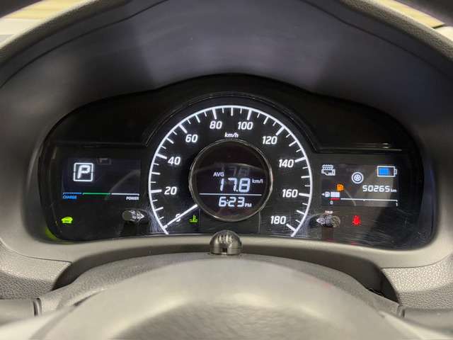 気持ちよく新しいカーライフをスタートしていただく為、納車前に外装磨き上げ、内装クリーニングを実施しています。