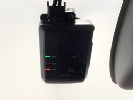 もしもの衝突の時、あなたの走行状態をしっかりと記録するドライブレコーダーも付いているので、万が一の時にも安心です。