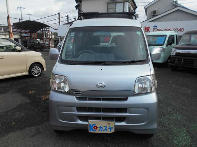 全車、認証工場にてプロの整備士が法定点検を行ない、記録簿に状態記入の上でのお渡しとなります。