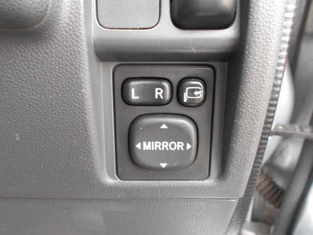 当店は、認証工場を完備しております。プロの整備士厳しくチェックを行なっております！