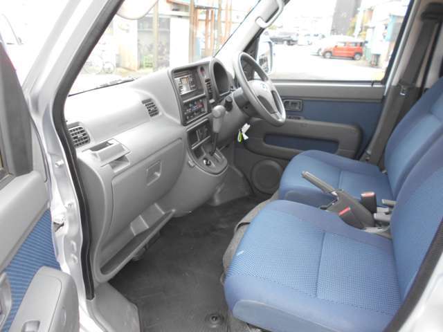 走行少なめで程度に自信あります！キレイなエンジンルームも自慢の一台です！