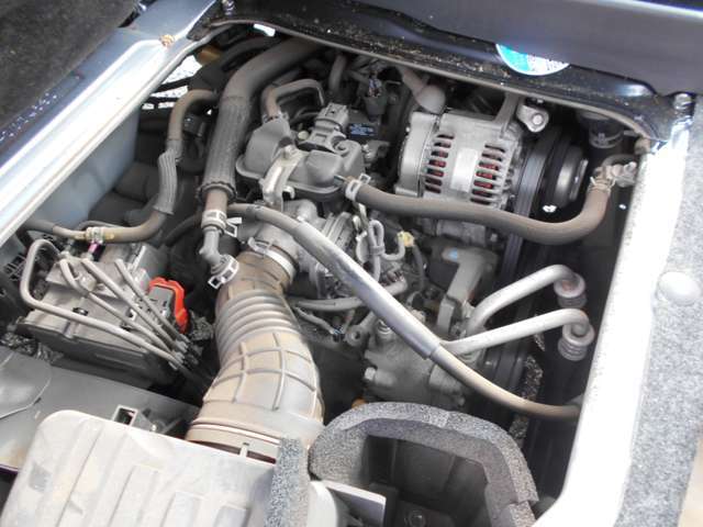走行少なめで程度に自信あります！キレイなエンジンルームも自慢の一台です！