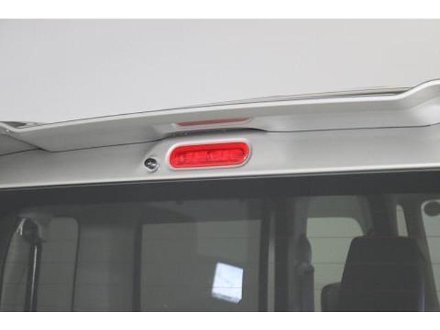 目線の高さに近いストップランプが、後続車にブレーキを踏んだことを知らせるので安全性もUPします。