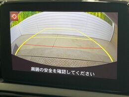 【サイドカメラ】停車・駐車時に死角になりがちな運転席から見えづらい部分の障害物を確認できます！雨天時や夜間などは特に活躍してくれるアイテムです。