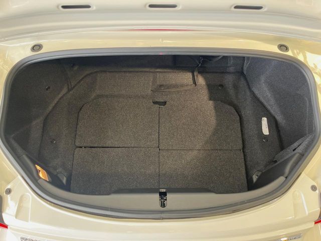 普段のお買い物や通勤、送迎等に十分な荷室スペースを確保しております♪