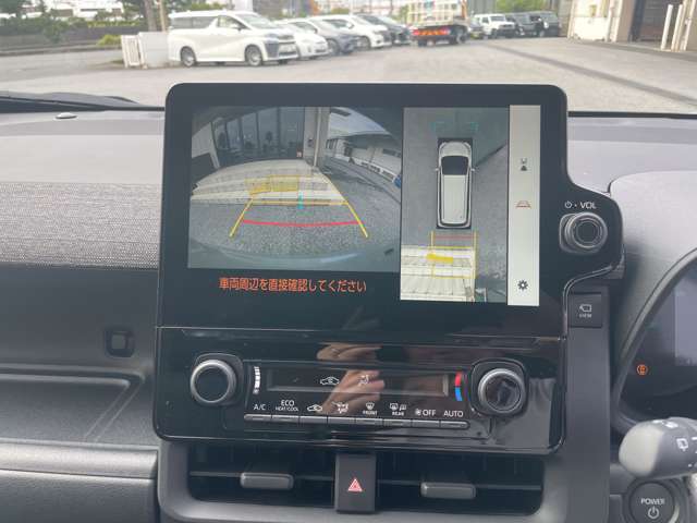 パノラミックビューモニター付きなので駐車が不慣れな方でも安心です。
