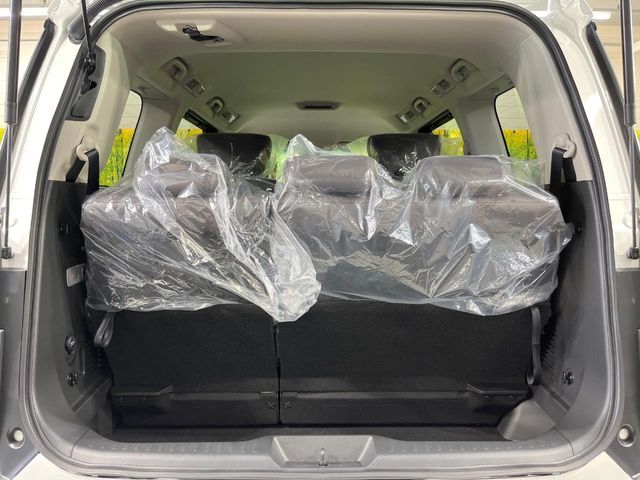 普段のお買い物や通勤、送迎等に十分な荷室スペースを確保しております。セカンドシートを倒すと、大きな荷物の積載も可能です♪