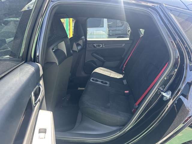 ★5年間新車保障★初度登録から5年間の新車保証が含まれています。長期間、安心してお乗り頂けます！保障費用は支払総額に含まれています！遠方のお客様は保証継承後、お近くのディーラーにて保証が受けられます！