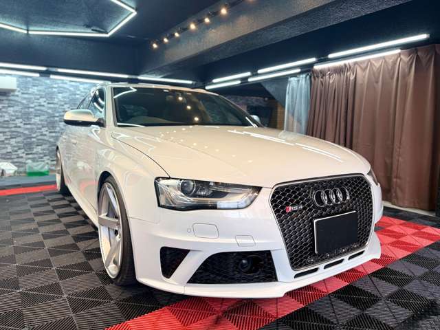 品川駅高輪口より徒歩5分の場所にボディコーティングプロショップをオープンしました。是非現車確認にお越しください。夜間でも綺麗なライトの下ゆっくりとご覧いただけます。