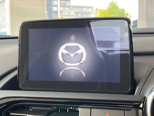 【マツダコネクトナビ】車内の雰囲気にマッチした一体型タイプのナビ。各種車輌設定やBluetooth再生等、様々な機能が楽しめます。直感的なダイヤル操作が可能で、使い勝手も良好です。