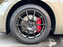 【ブレンボ製キャリパー】ハイパワー車両には強力なブレーキが必須！世界のスーパーカーにも採用されるイタリアの高級メーカー「ブレンボ」を装着！色鮮やかなキャリパーがスポーティな印象を引き立てます♪