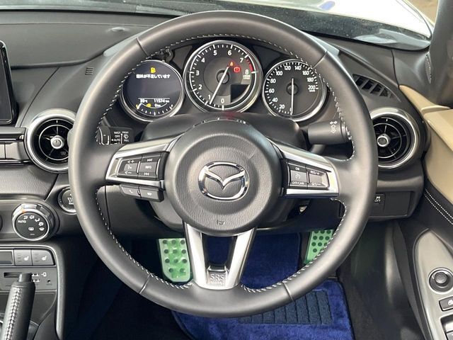 【純正革巻きステアリング】上質な革を使用することで、手にしっかり馴染みとても運転しやすいハンドルです♪