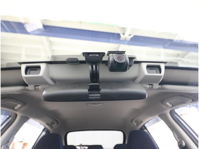 ■アイサイトVer.2は、2つのカメラを搭載し、人の目のように車両や歩行者、2輪車、自転車を識別・判断する運転支援システムです。必要に応じて制御を行い、安全性を高めています。