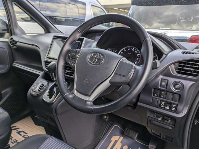 見通しのよいすっきりとした視界で、誰でも運転しやすいです。運転のしやすさは疲れにくさにも繋がりますよ♪