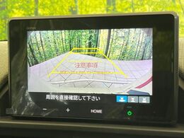 【バックカメラ】駐車時に後方がリアルタイム映像で確認できます。大型商業施設や立体駐車場での駐車時や、夜間のバック時に大活躍！運転スキルに関わらず、今や必須となった装備のひとつです！