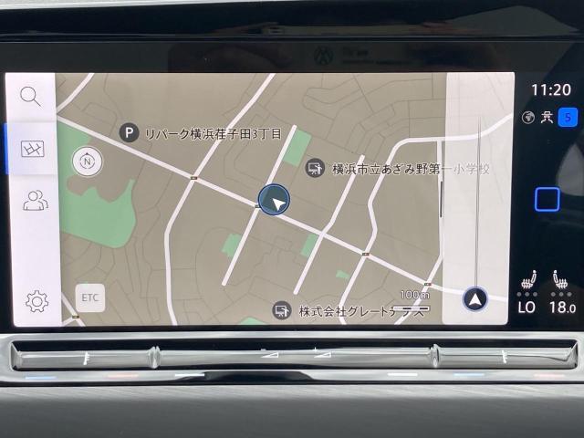 スマートフォン用アプリ［Apple　CarPlay］［Android　Auto］対応の純正ナビ　Discover　Pro　を装備、ラジオ、地デジTV、Bluetoothハンズフリー通話にも対応。