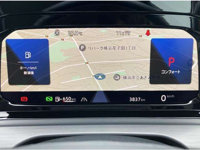 「デジタルコクピットプロ」は、ナビゲーション画面も表示でき、視線を移動させず安全ドライブに効果を発揮します。